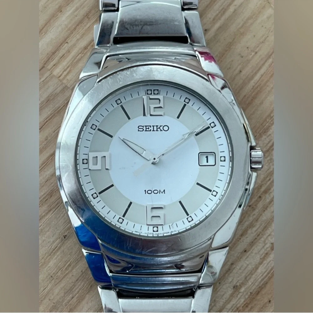 Seiko Luxury Men's Watch Stainless Bracelet Large Round White Dial Date Window